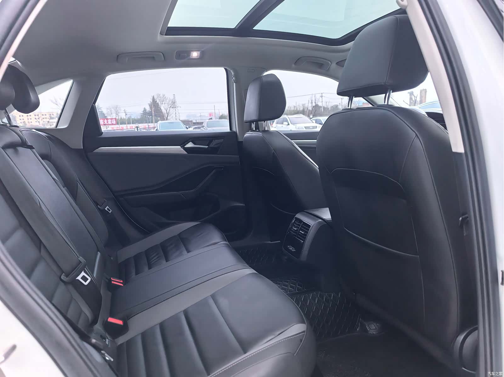 Volkswagen Sagitar, 2022 11