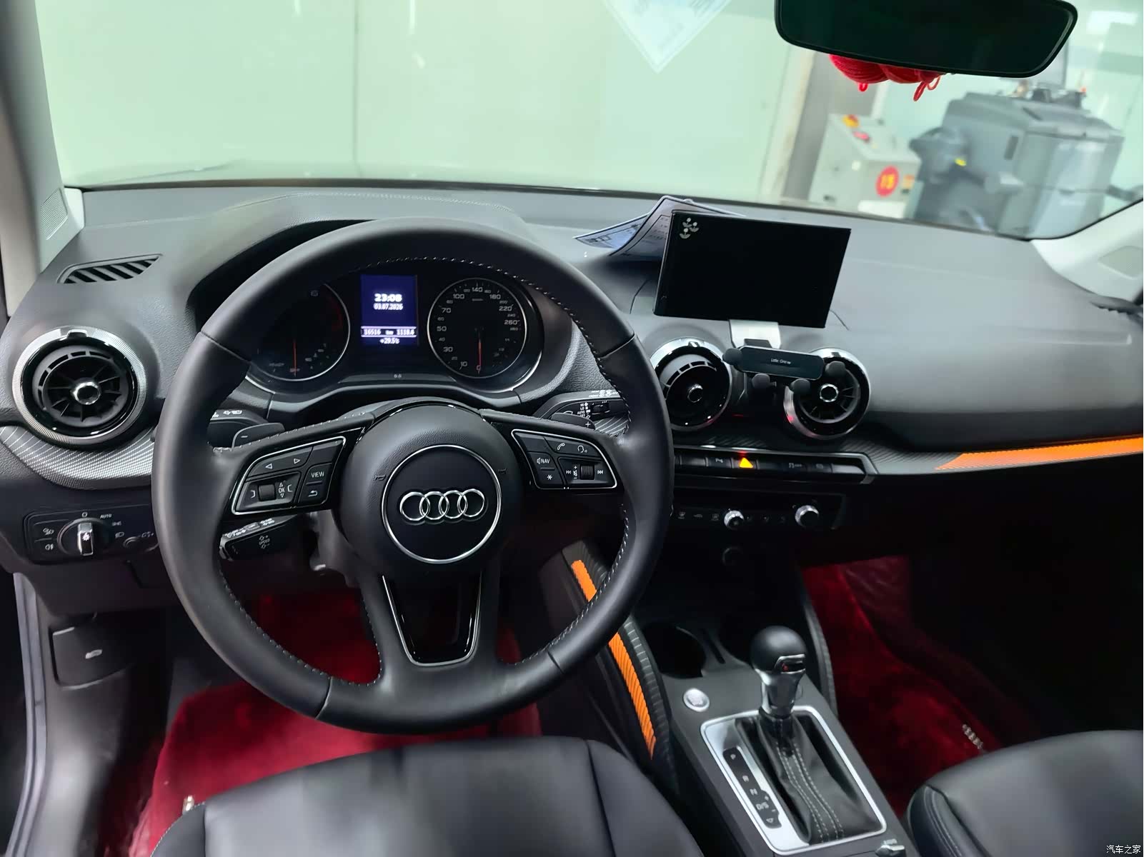 Audi Q2L, 2021 все фото