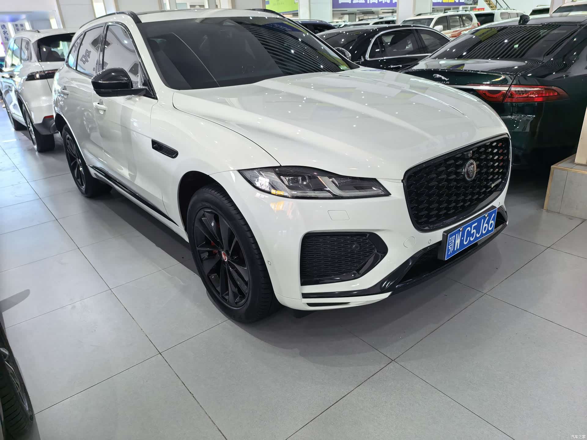 Jaguar F-PACE, 2023 3