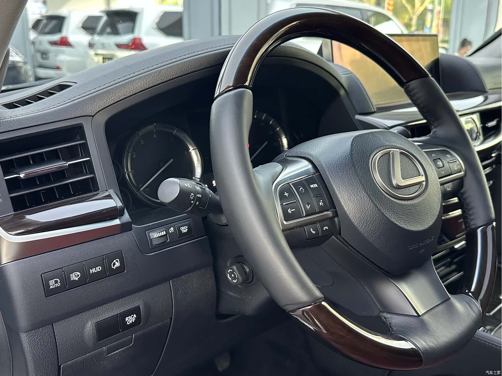 Lexus LX, 2017 19