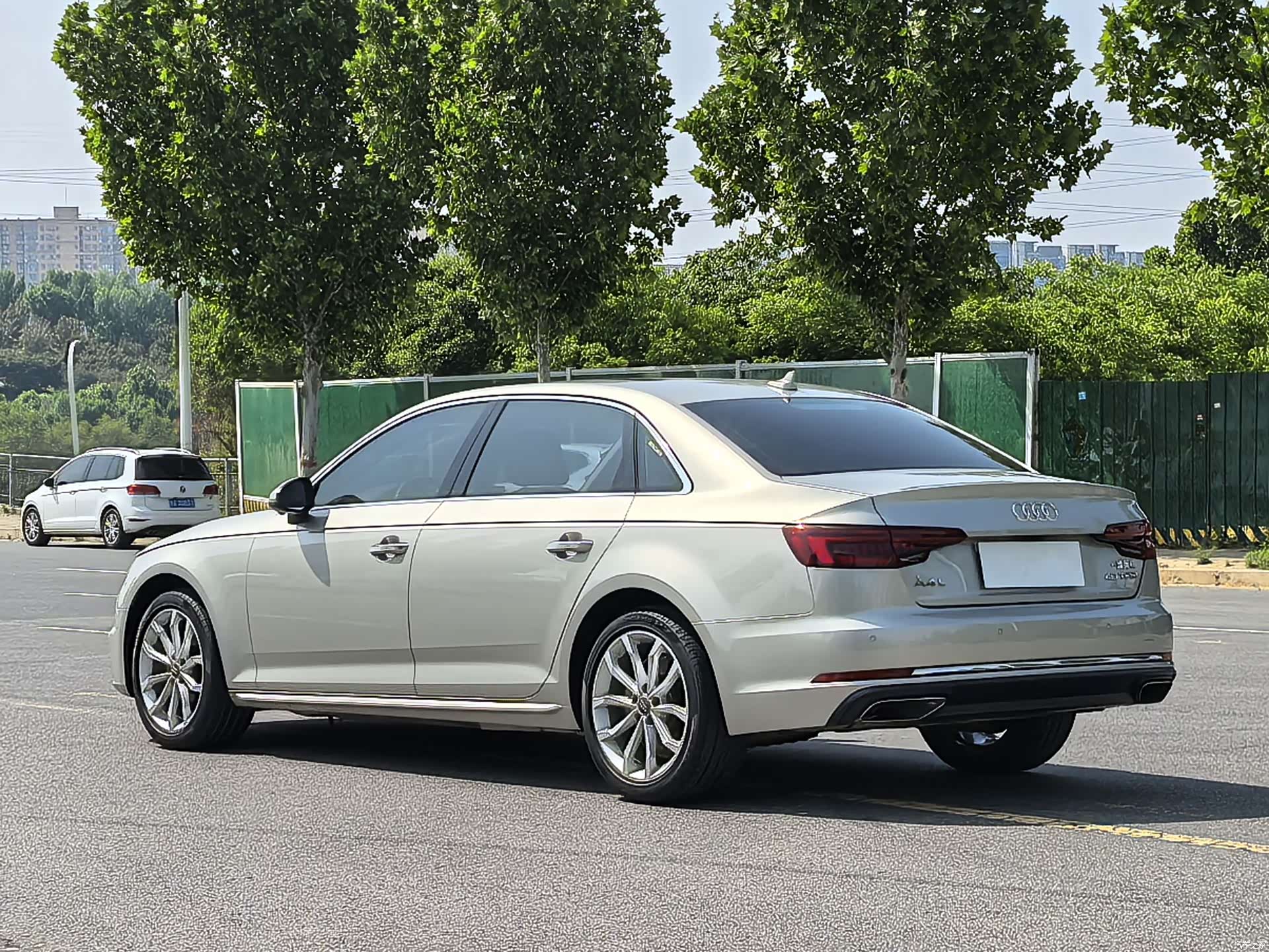 Audi A4L, 2019 7