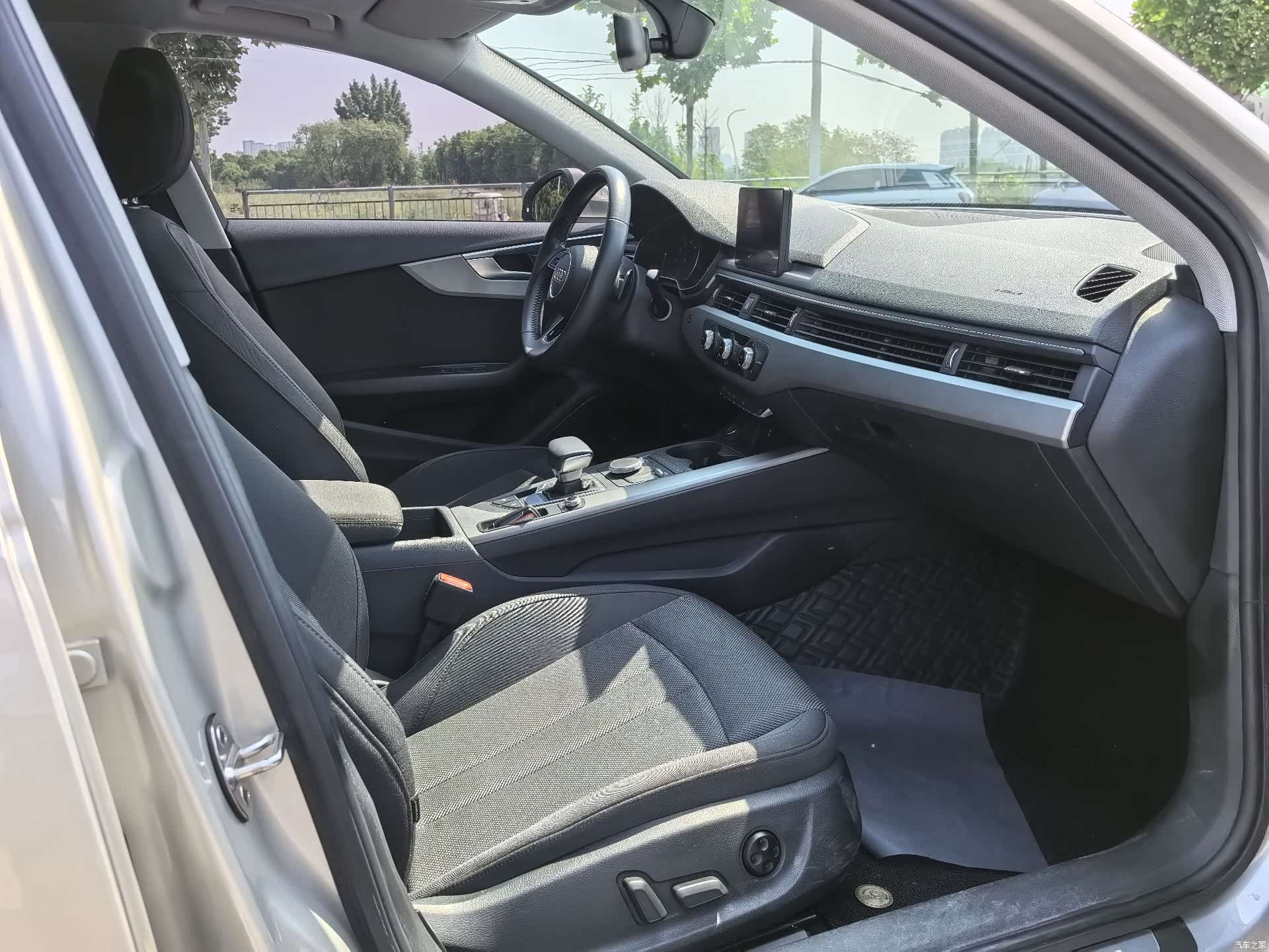 Audi A4L, 2019 12