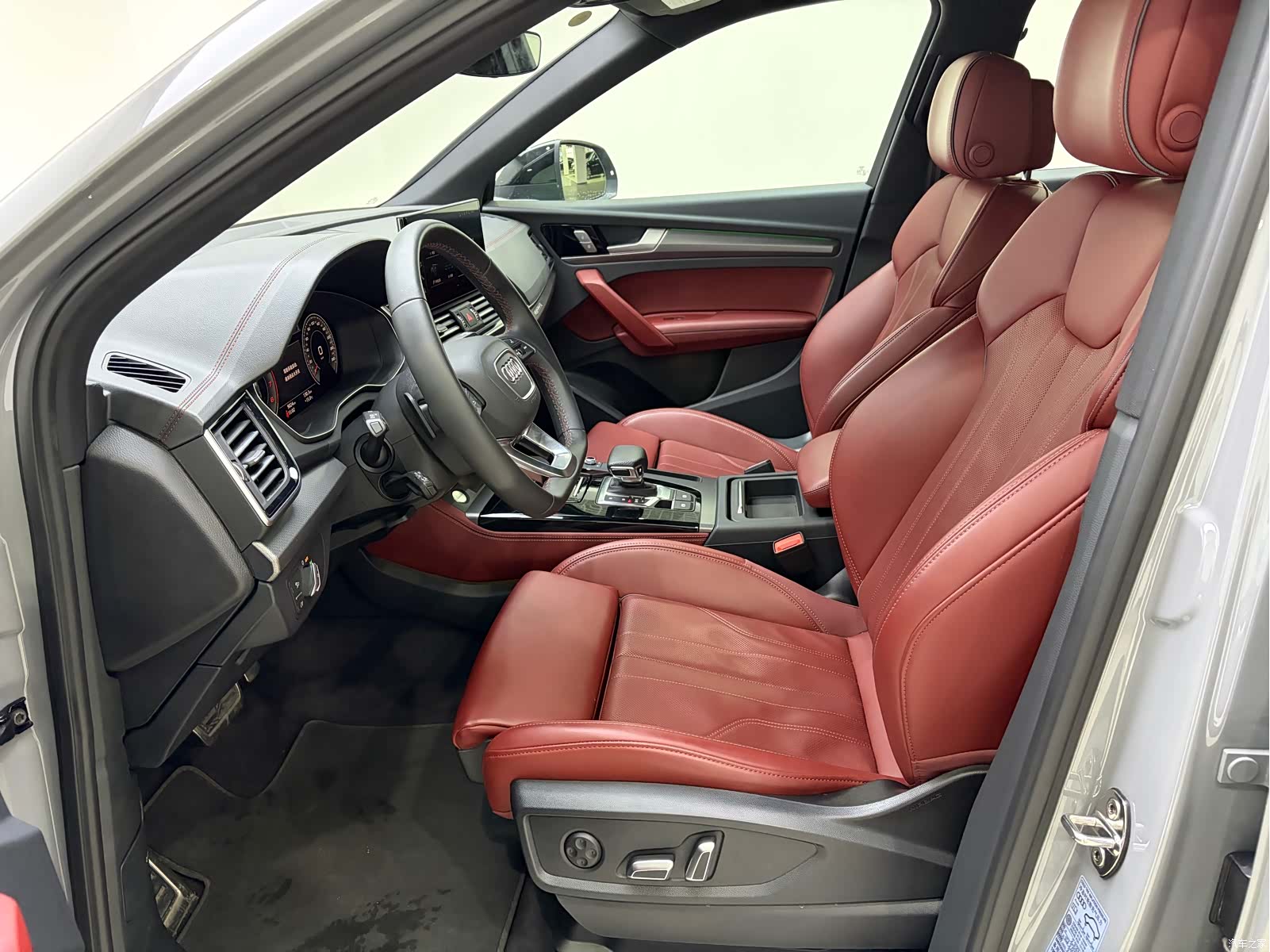 Audi Q5L, 2025 10