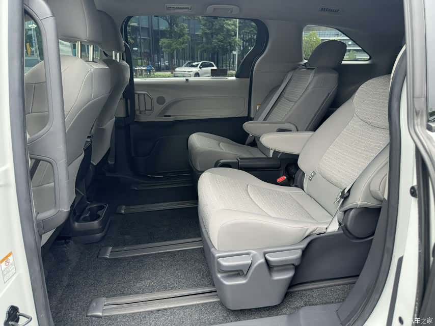 Toyota Sienna, 2024 7