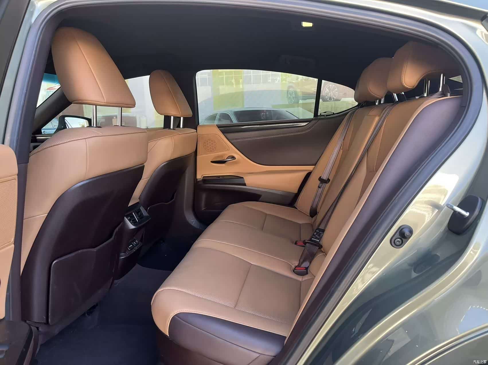 Lexus ES, 2022 7