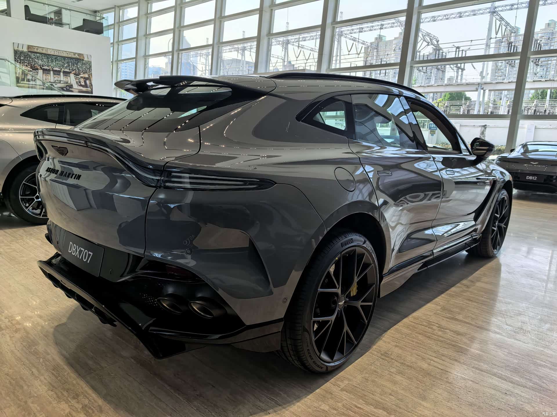 Aston Martin DBX, 2025 4