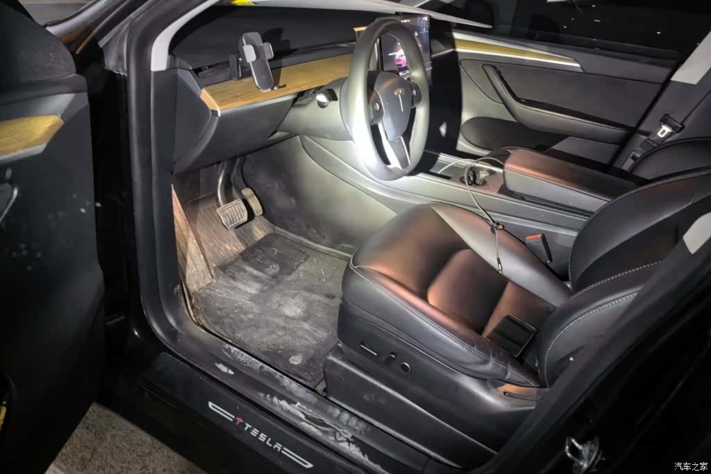 Tesla Model Y, 2023 9