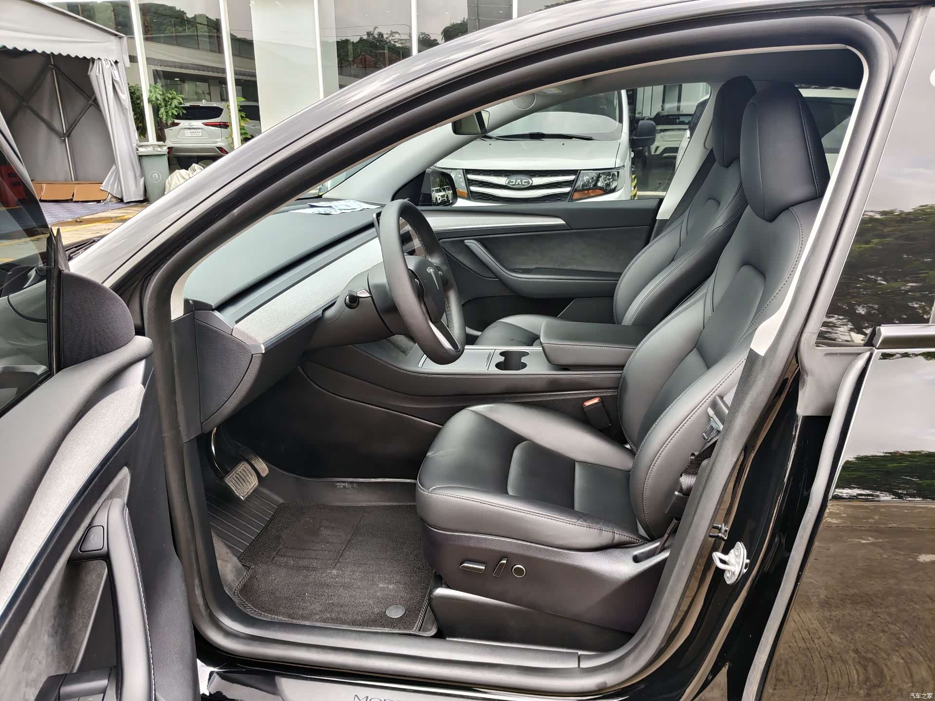 Tesla Model Y, 2023 8