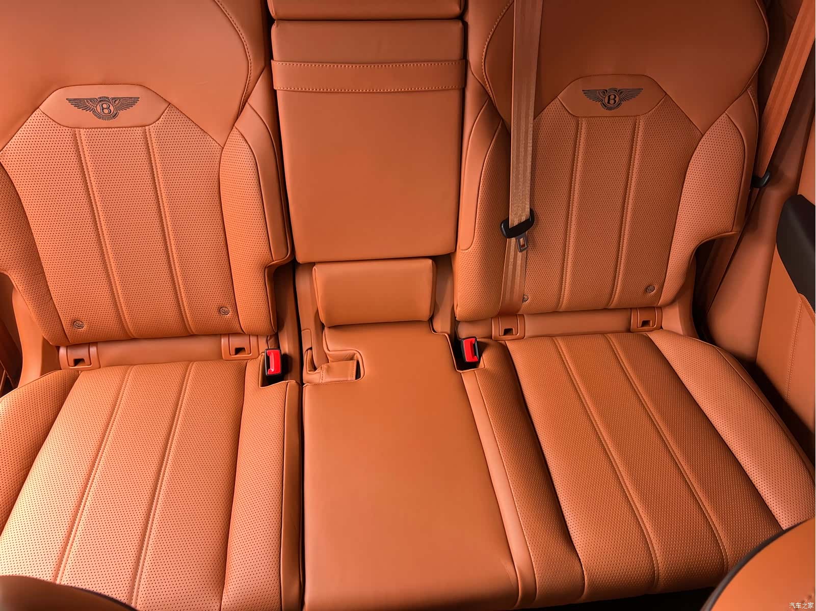 Bentley Bentayga, 2022 18
