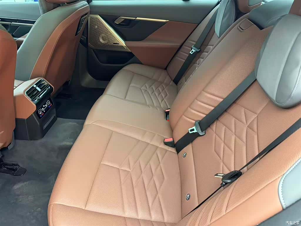 BMW 5 Series, 2024 9