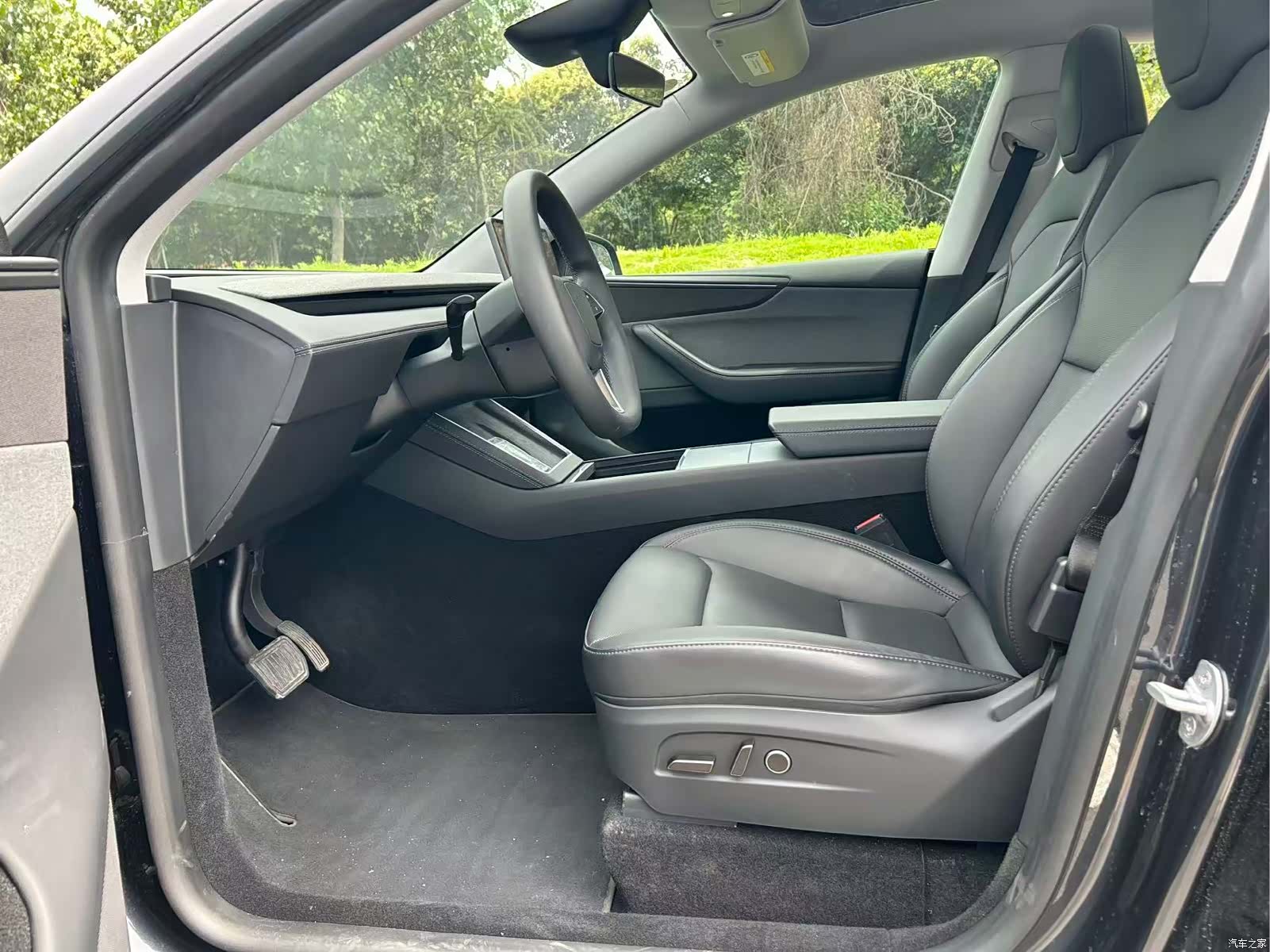 Tesla Model Y, 2025 все фото
