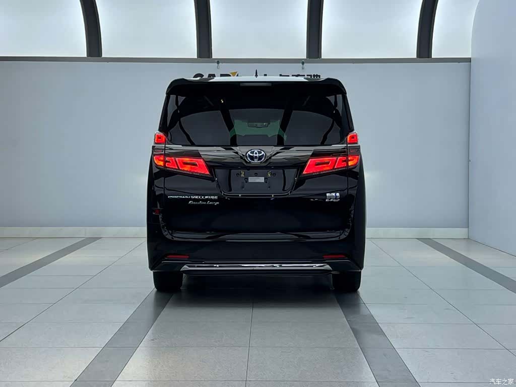 Toyota Vellfire, 2023 3