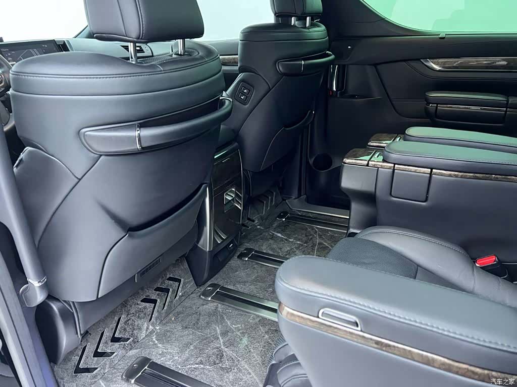Toyota Vellfire, 2023 33