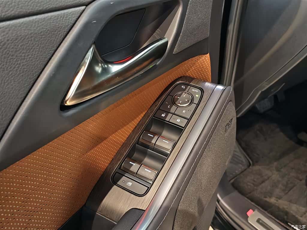 Lexus GX, 2025 13