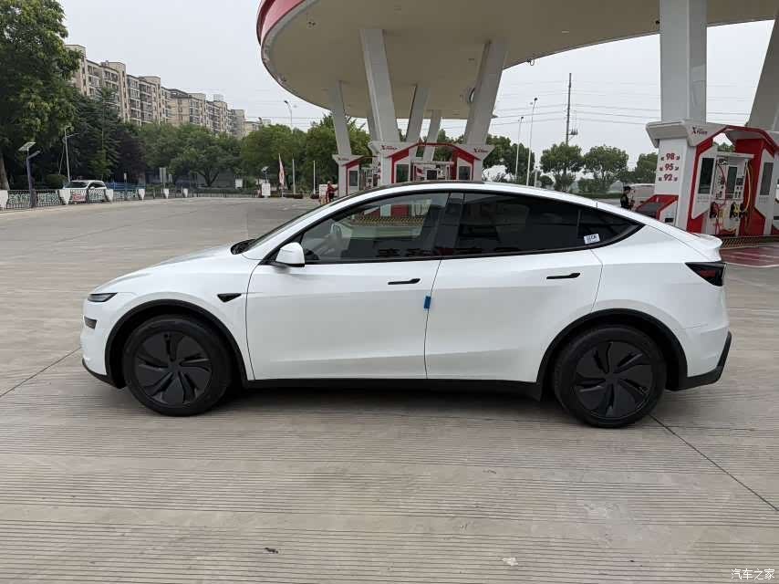 Tesla Model Y, 2026 4