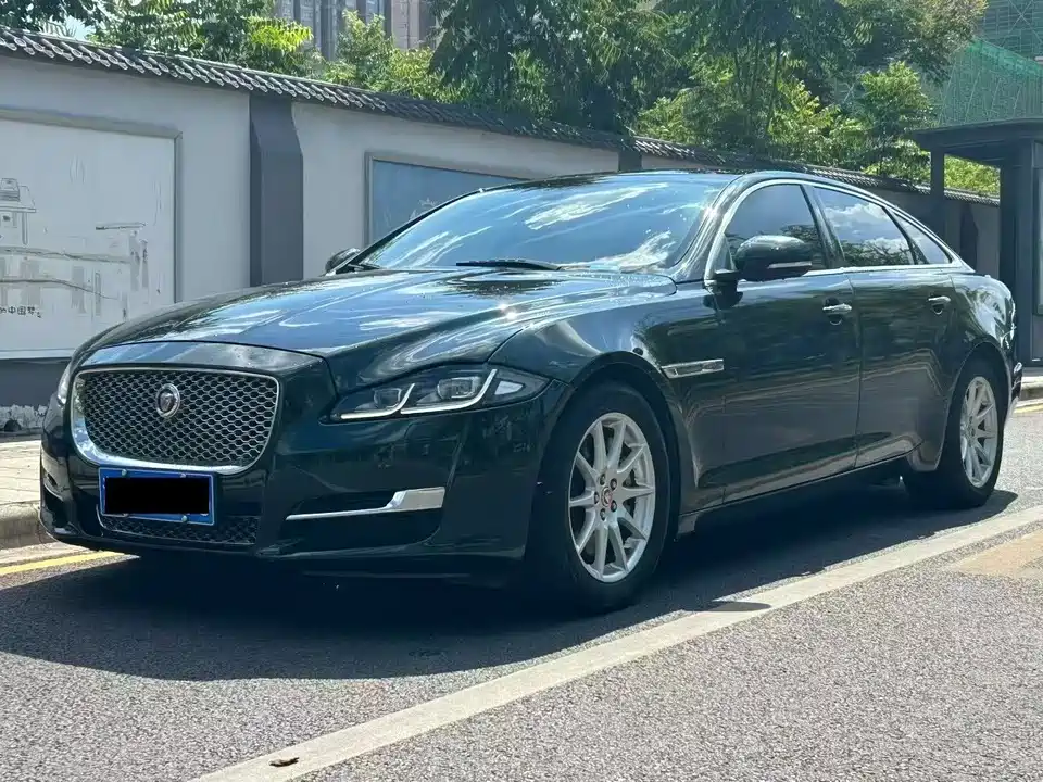 Jaguar XJ