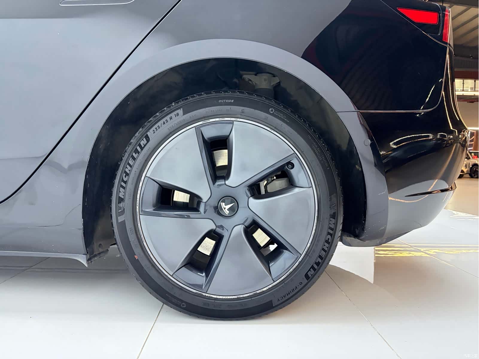 Tesla Model 3, 2023 4