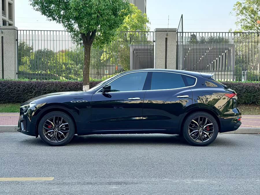 Maserati Levante 2022, фото 10