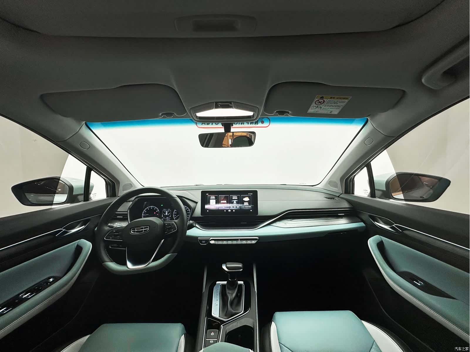 Geely Emgrand, 2023 17