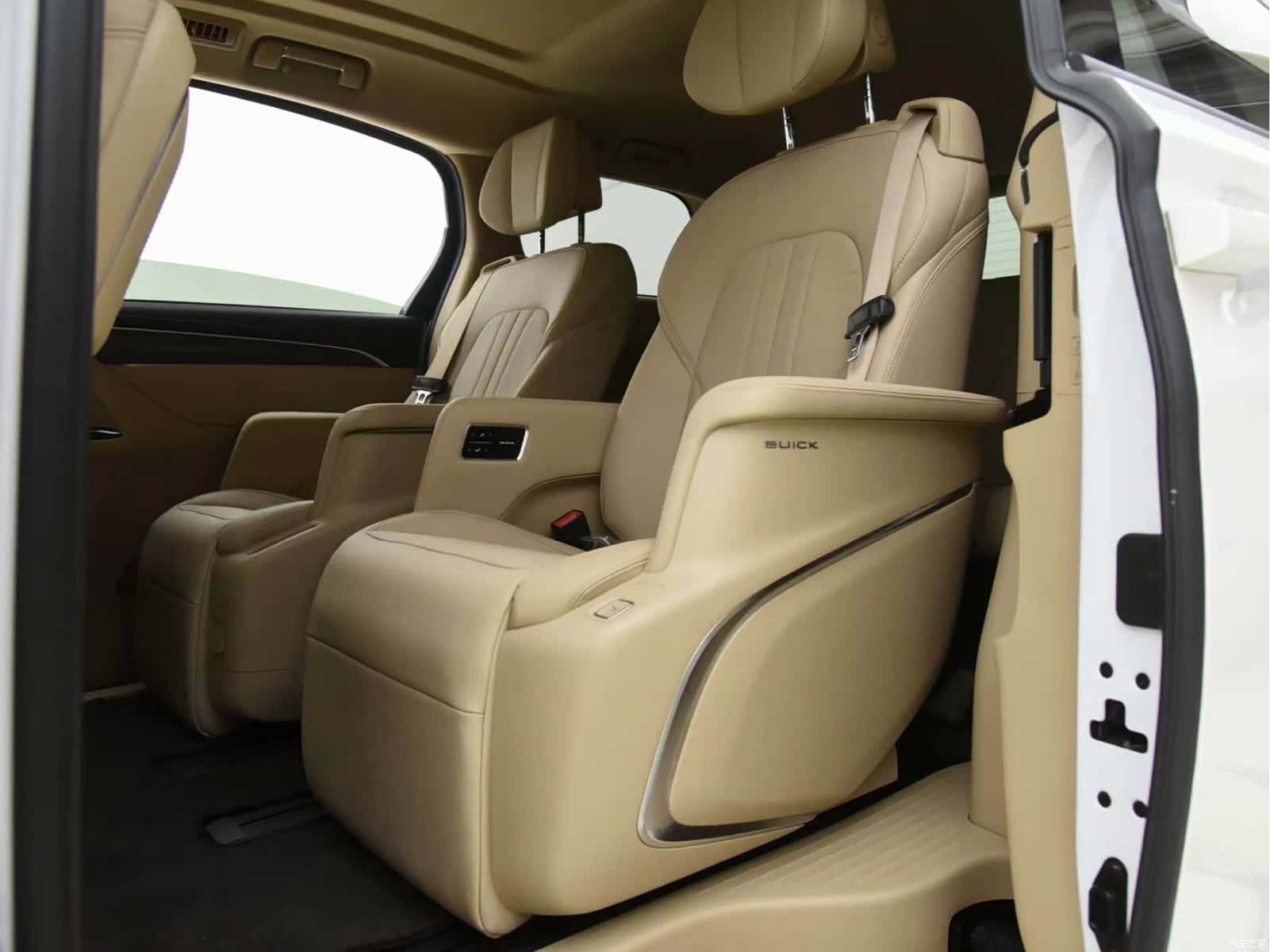 Buick GL8, 2025 9