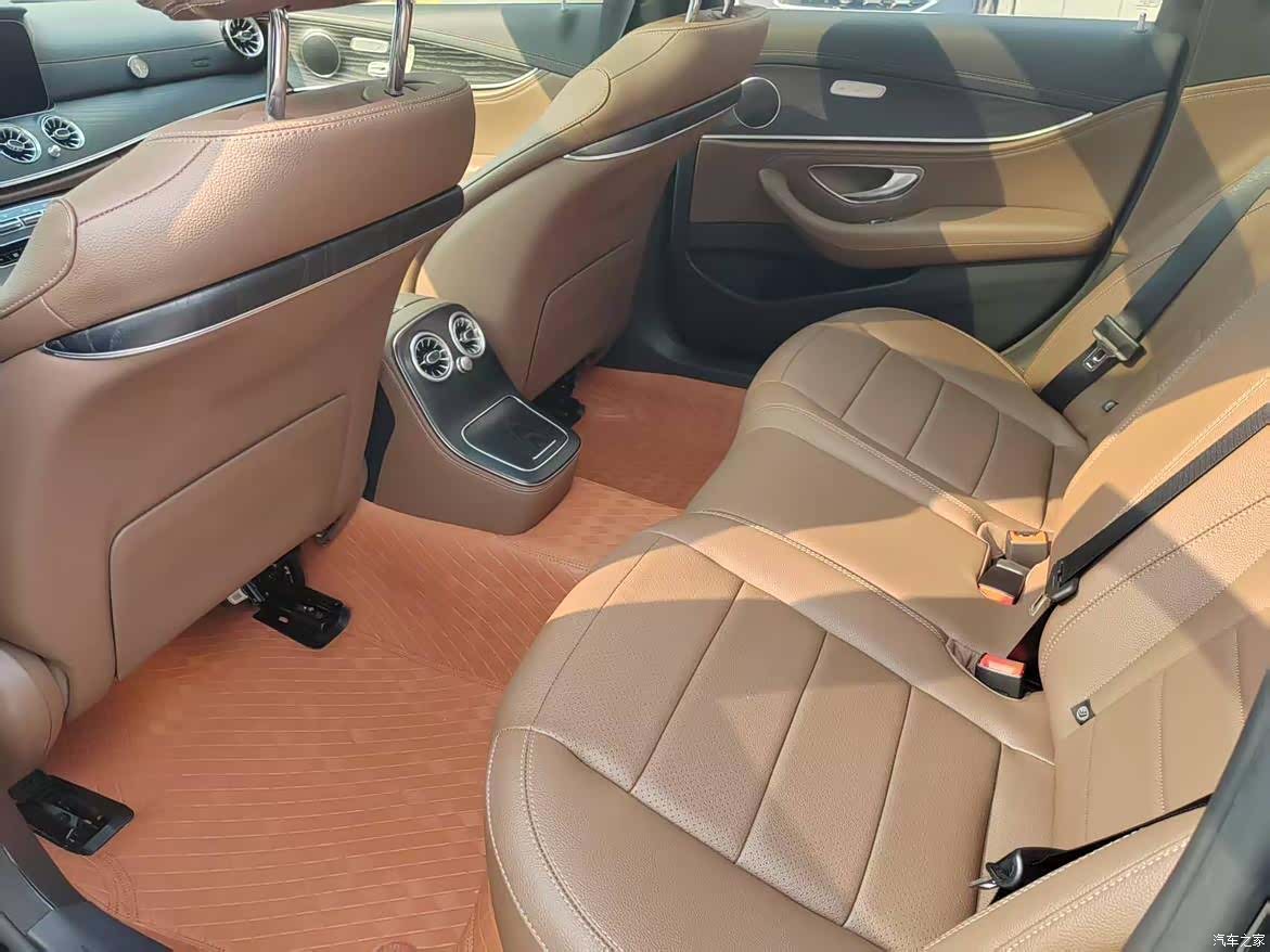 Mercedes-Benz E-Class, 2023 13