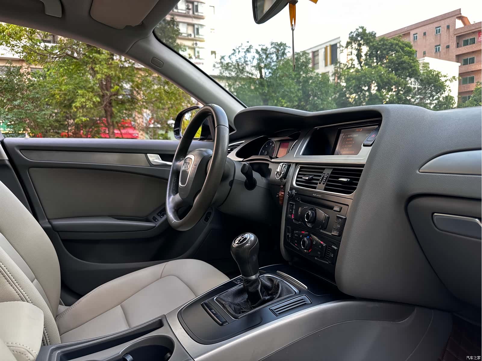 Audi A4L, 2011 23