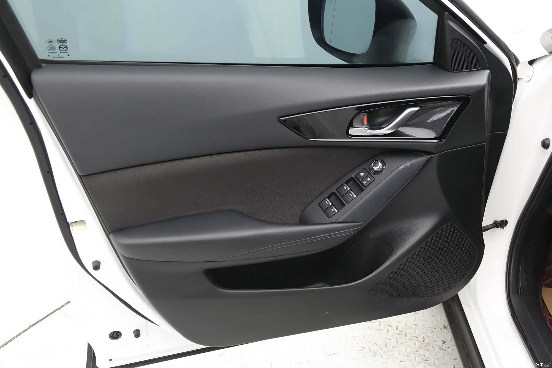 Mazda CX-4, 2023 12