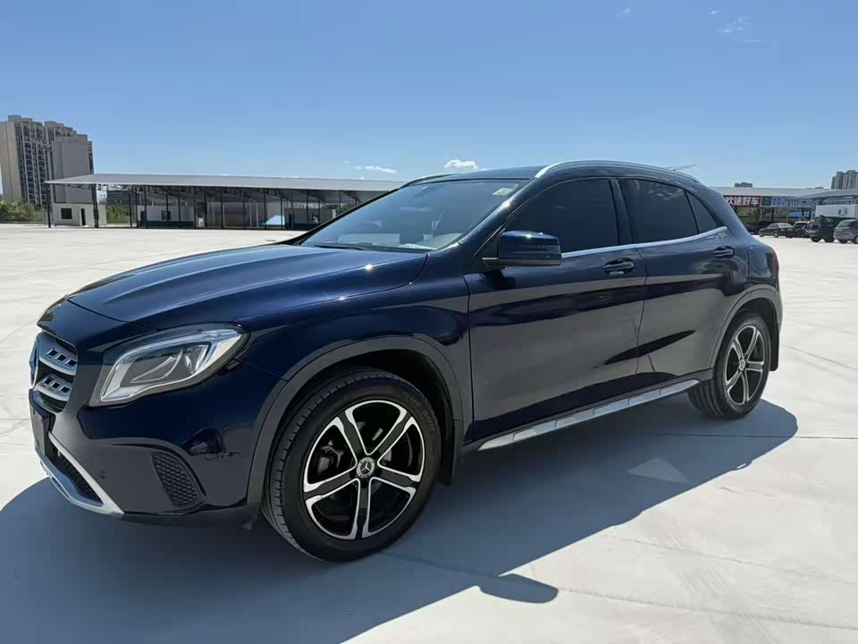 Mercedes-Benz GLA Mercedes-Benz GLA