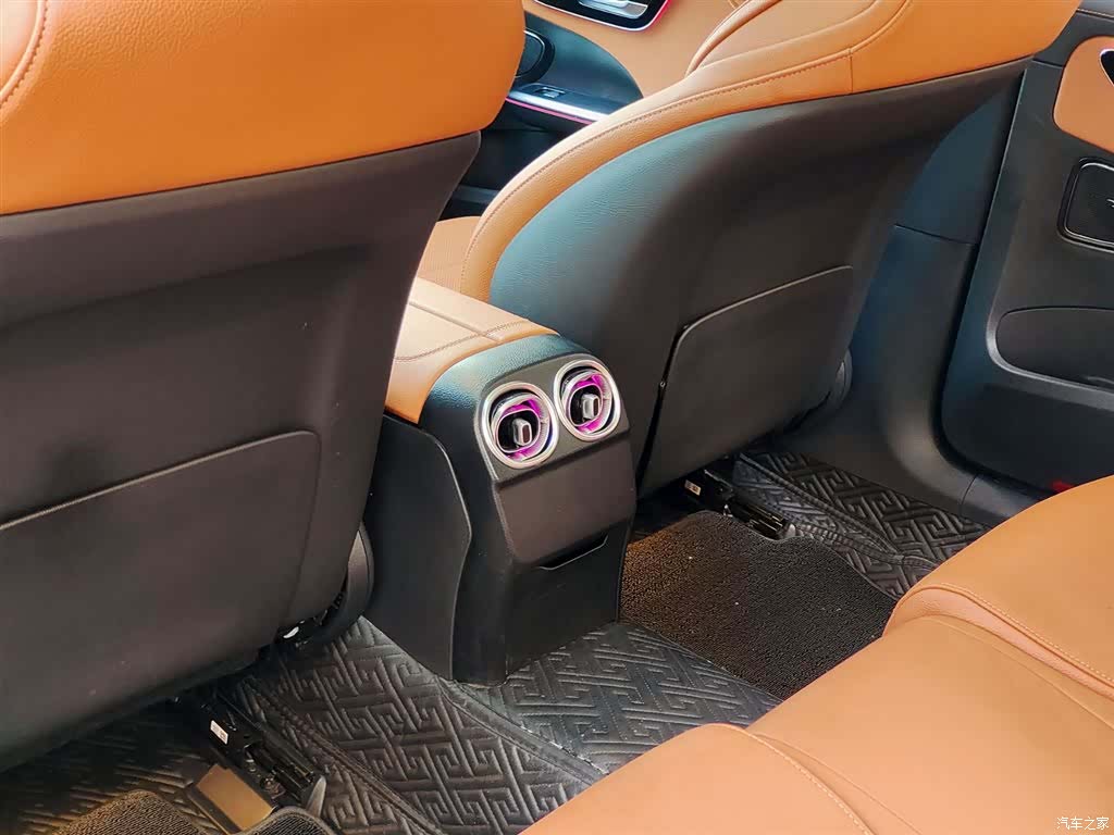 Mercedes-Benz C-Class, 2024 9