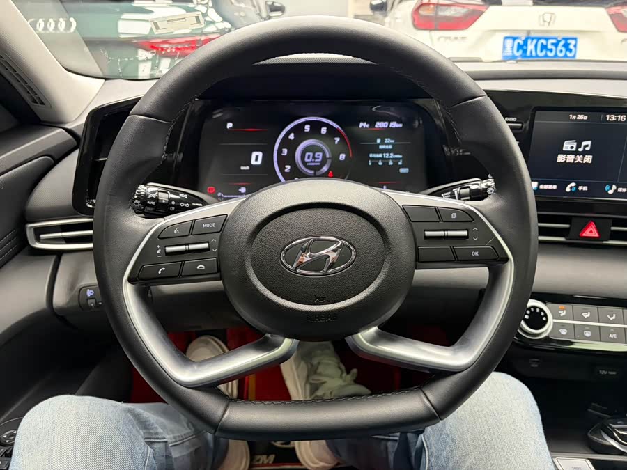 Hyundai Elantra 2023, фото 18