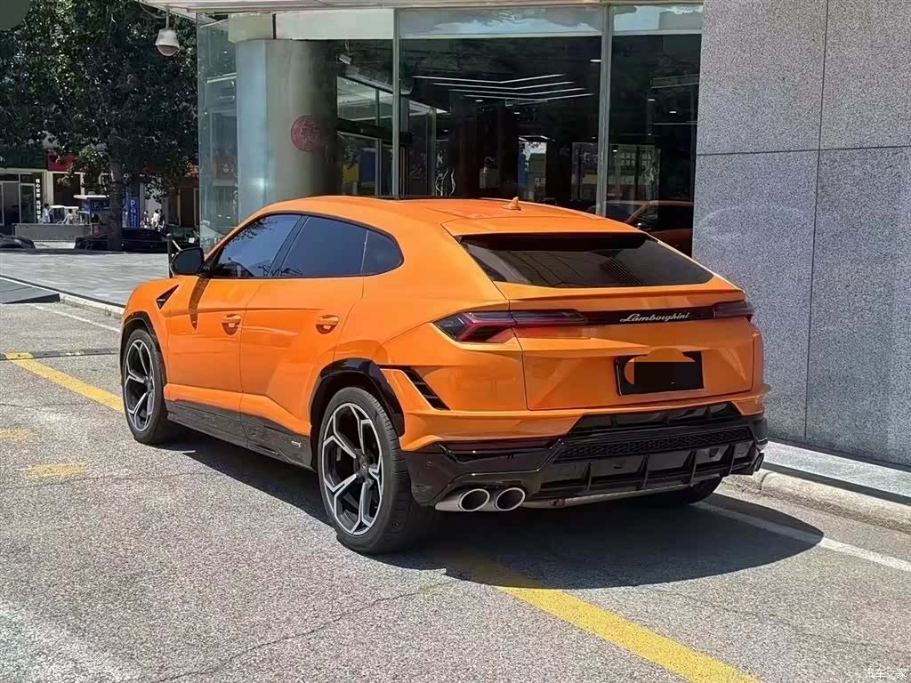 Lamborghini Urus, 2023 3