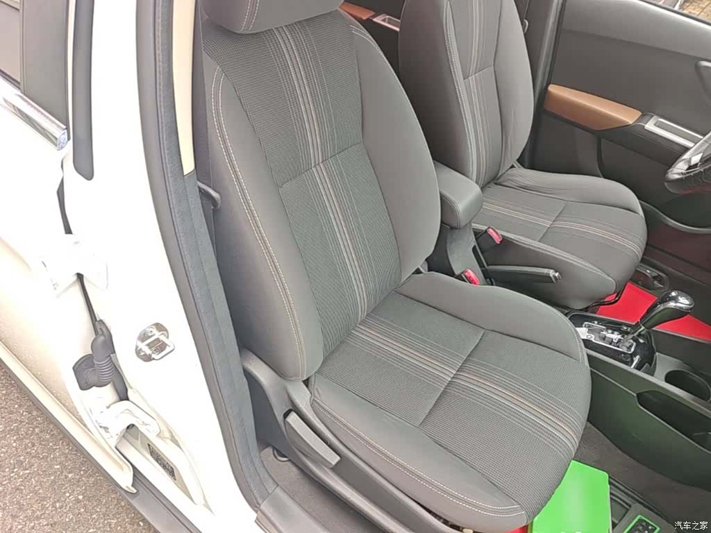 DongFeng AX3, 2018 25