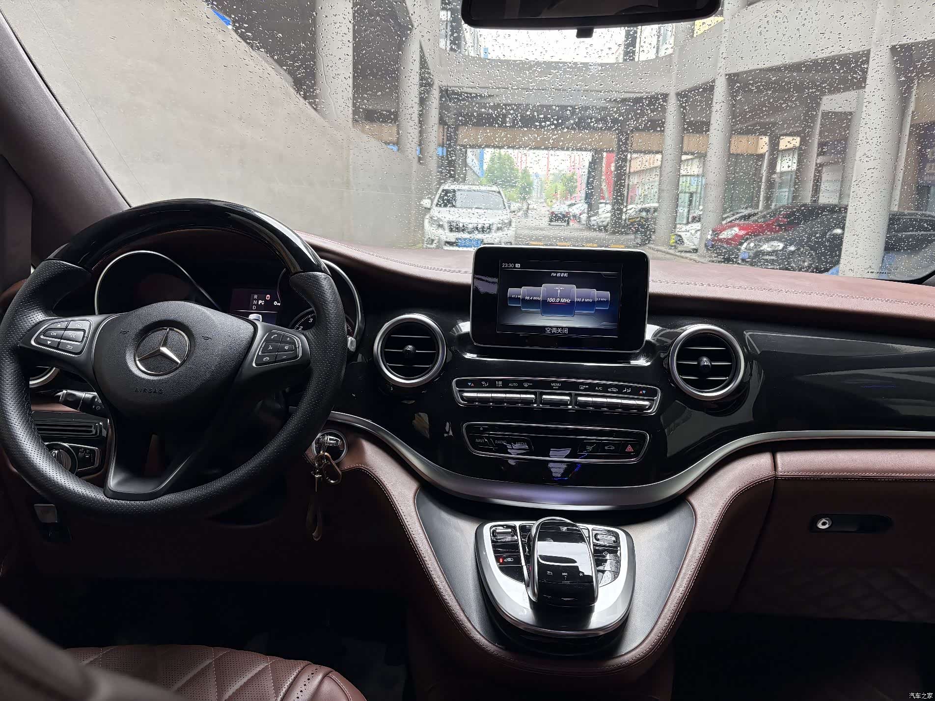 Mercedes-Benz V-Class, 2020 13