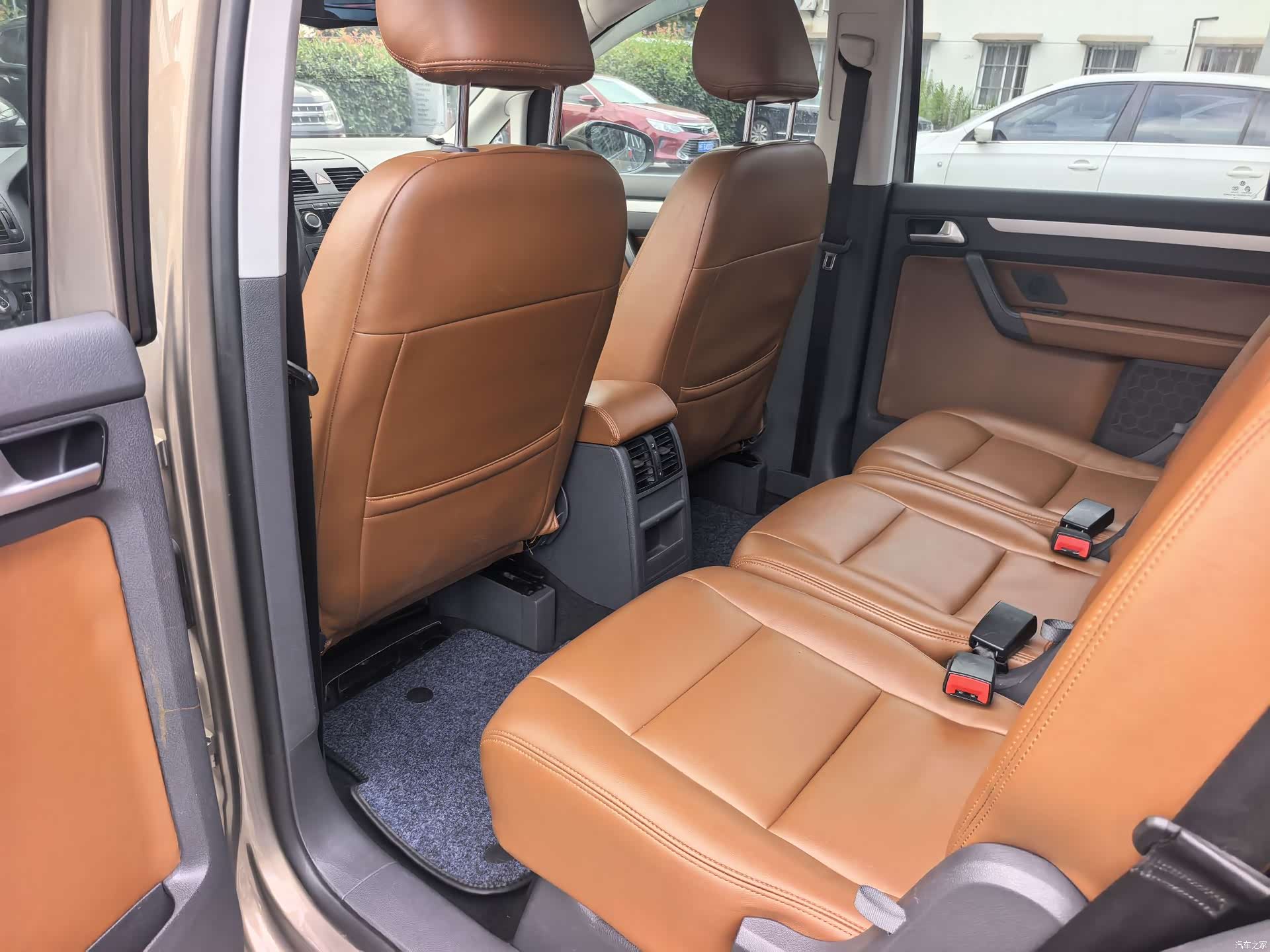 Volkswagen 5, 2015 8