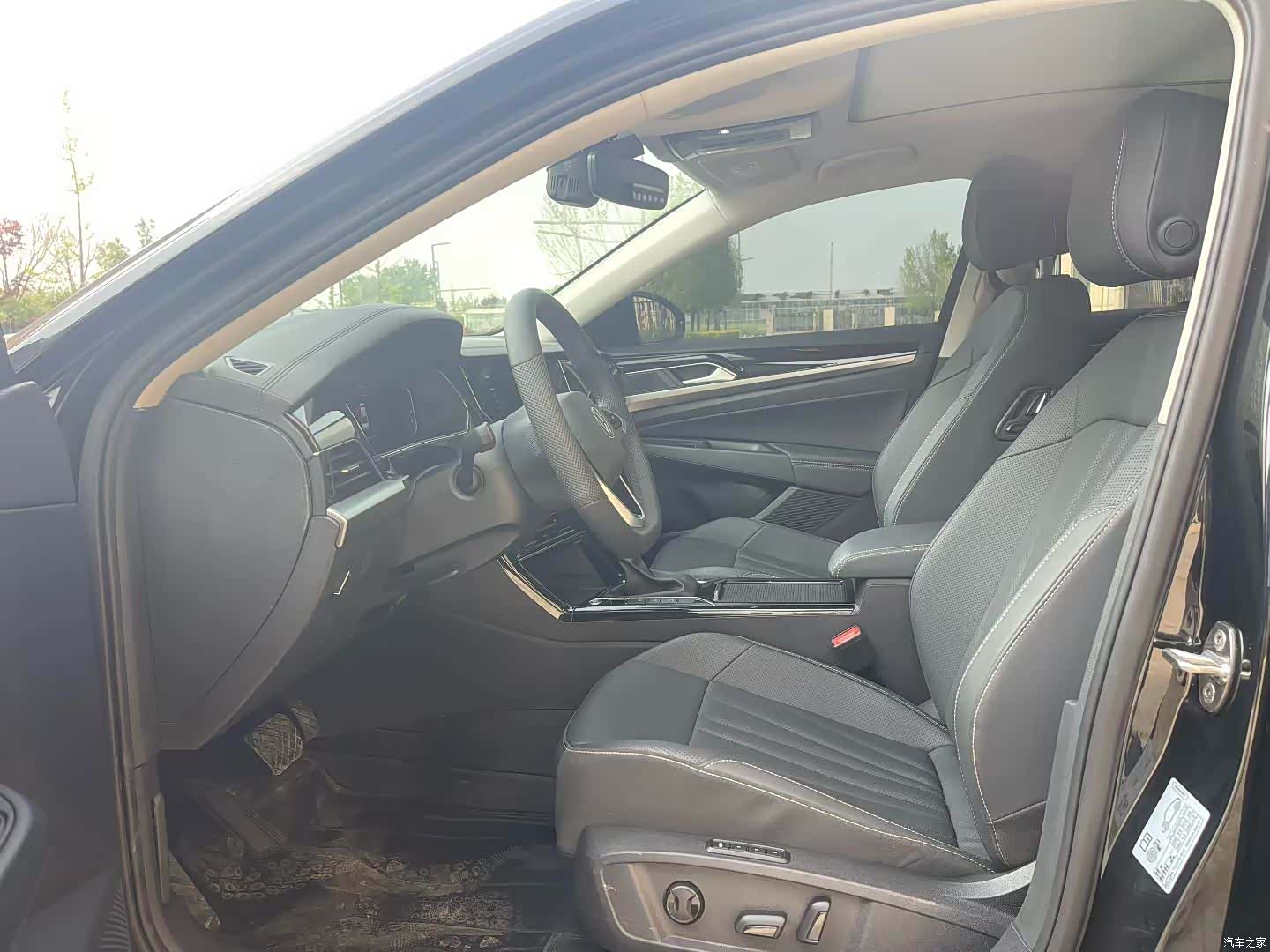 Volkswagen Passat, 2025 все фото
