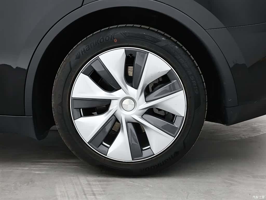 Tesla Model Y, 2021 11