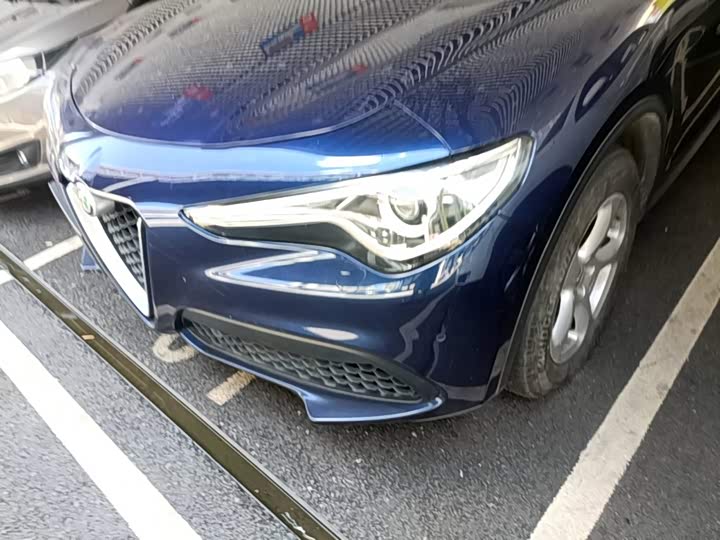 Alfa Romeo Stelvio si tan wei 2017 2.0T 200HP jing ying ban
