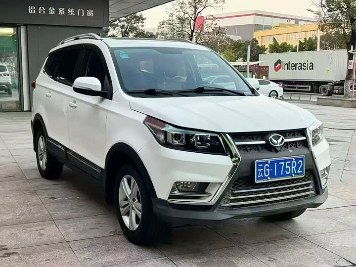 BAIC Huansu S3 2016 S3 L 1.5L МКПП Премиум