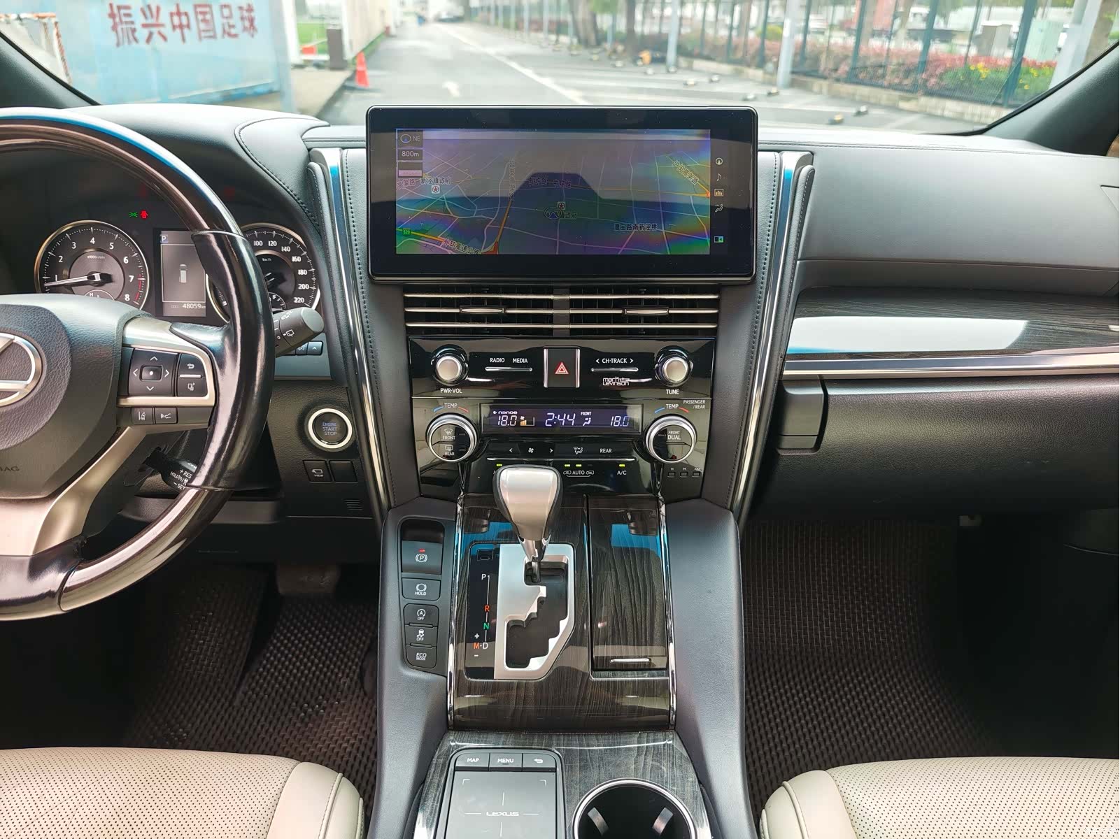 Lexus LM, 2022 21