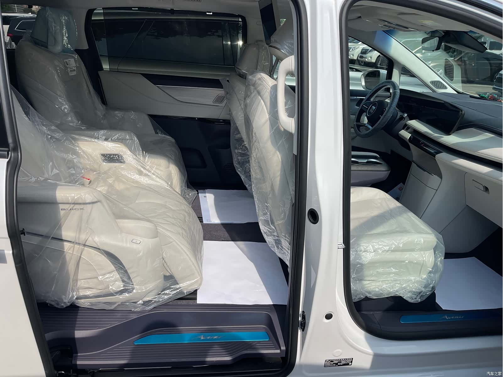 Buick GL8, 2025 11
