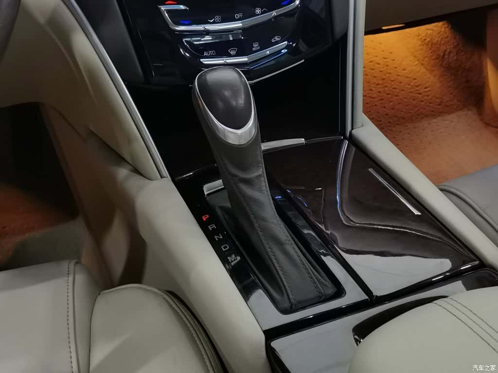 Cadillac XTS, 2015 13