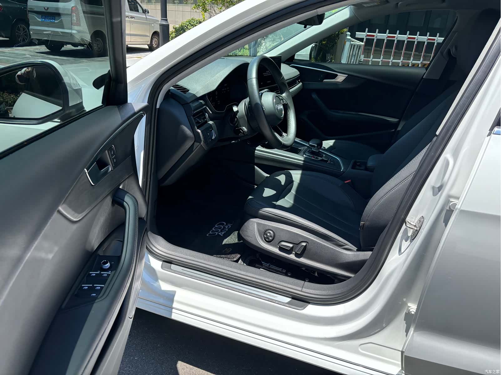 Audi A4L, 2022 все фото
