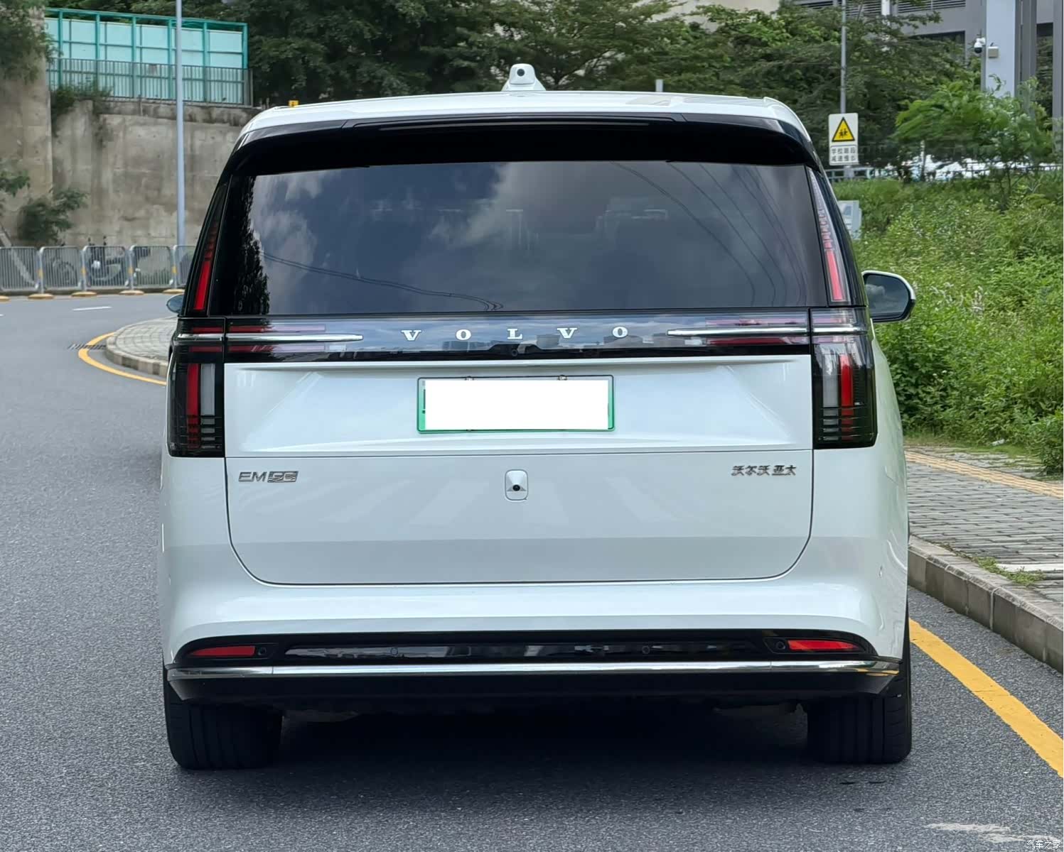 Volvo EM90, 2024 4