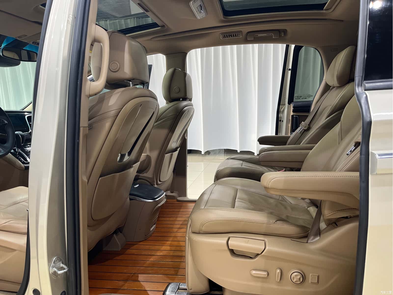 Buick GL8, 2017 10