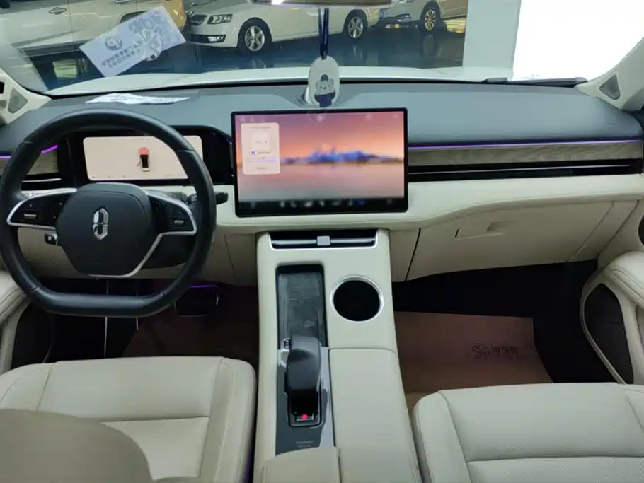 AITO Ask the world M5