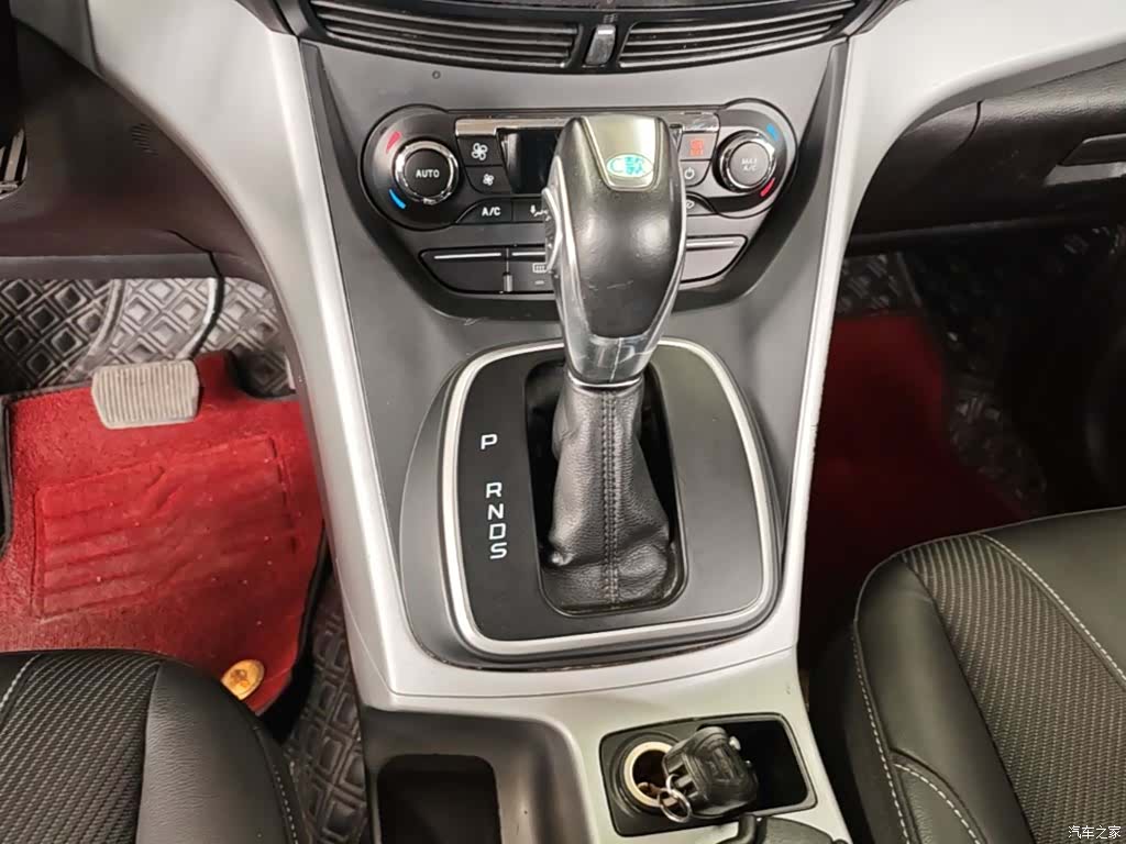 Ford Kuga, 2015 10