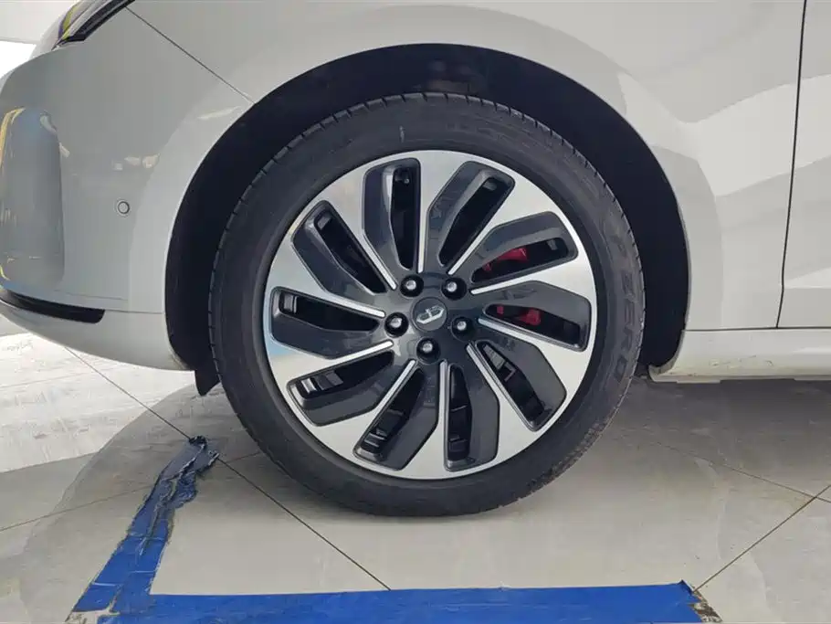 AITO Ask the world M5