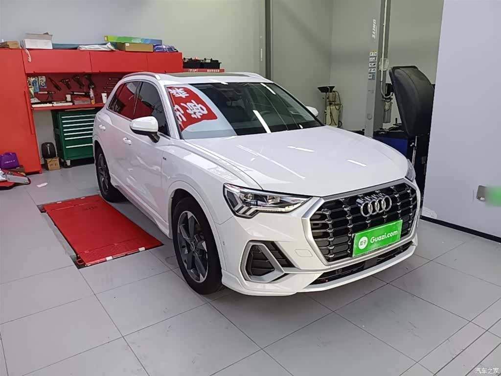 Audi Q3, 2023 4