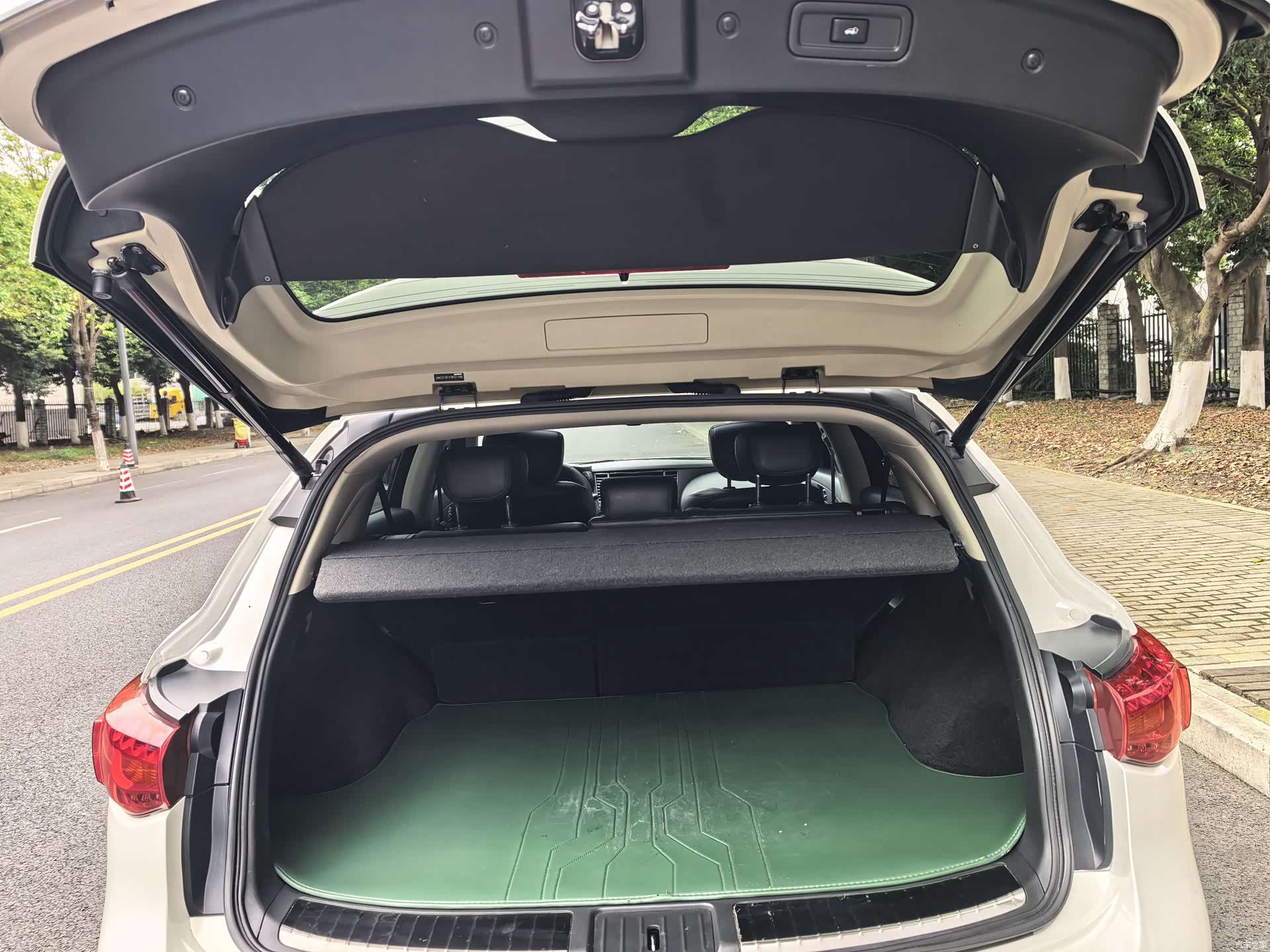Infiniti QX70, 2016 17