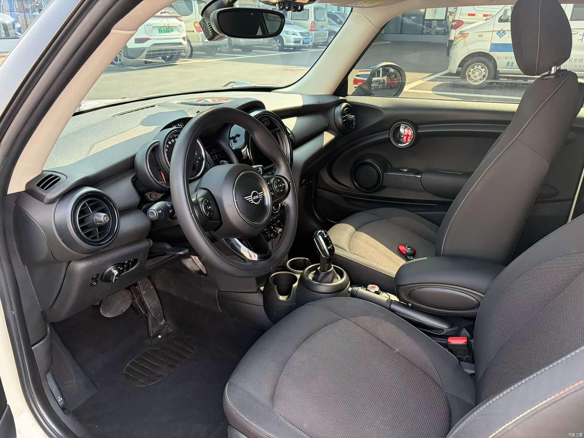 Mini ONE, 2019 9
